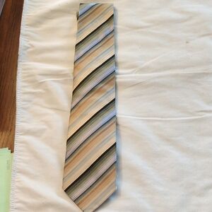 Croft & Barrow Men's Tie in Cream, Black, and Tan Stripes